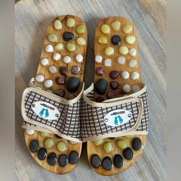 🌸NEO Reflexology Therapeutic Stone Massaging Sandals measures size 10 - Picture 2 of 13